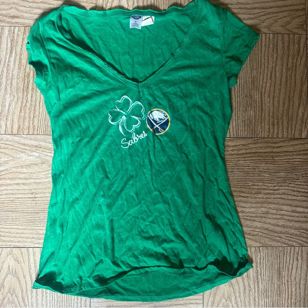 Women’s Buffalo Sabres shirt medium NHL Saint Patrick’s day